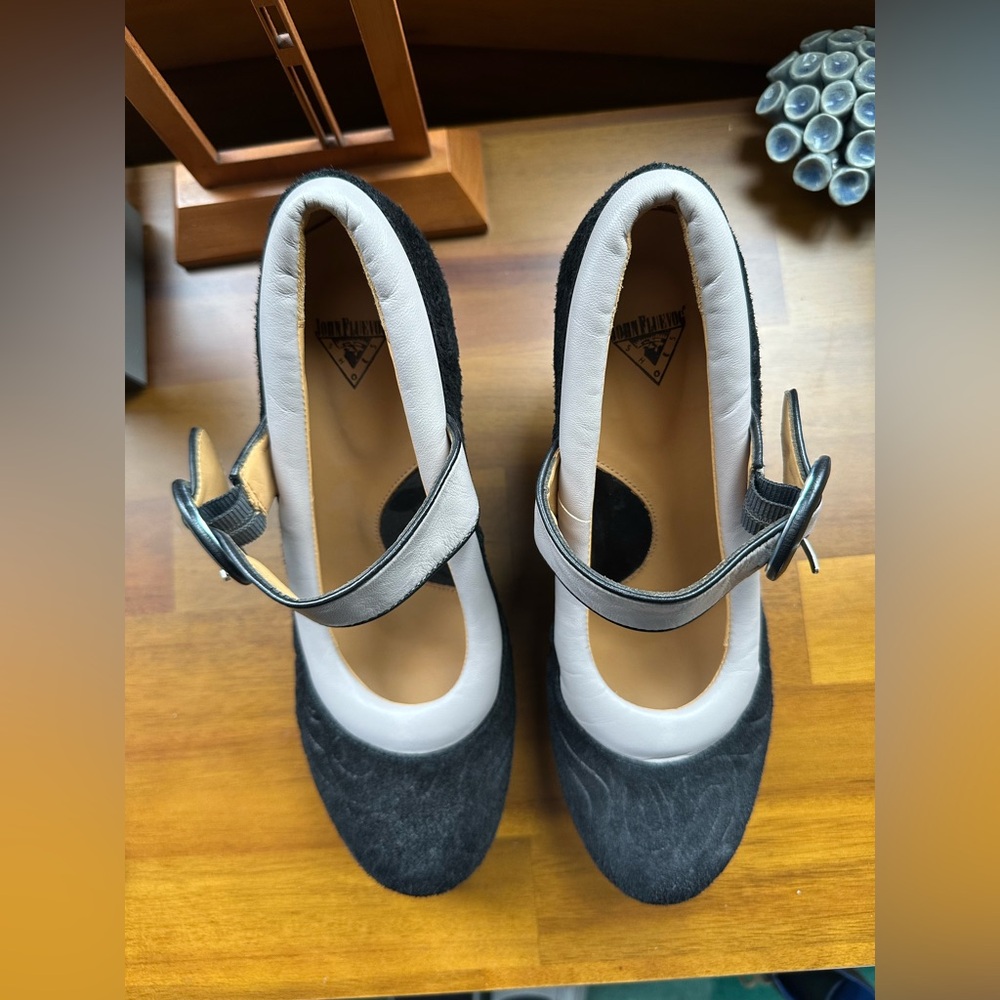 Fluevog NEARLY NEW Cosmos Ceres black suede and beige padded Mary Jane heel- 9.5 - Picture 10 of 16